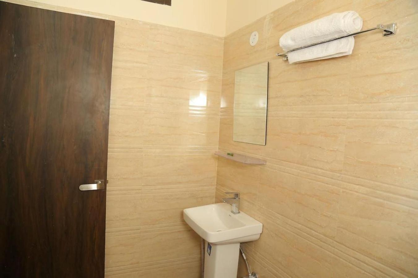 Hotel Golden Dreams Amritsar Ngoại thất bức ảnh