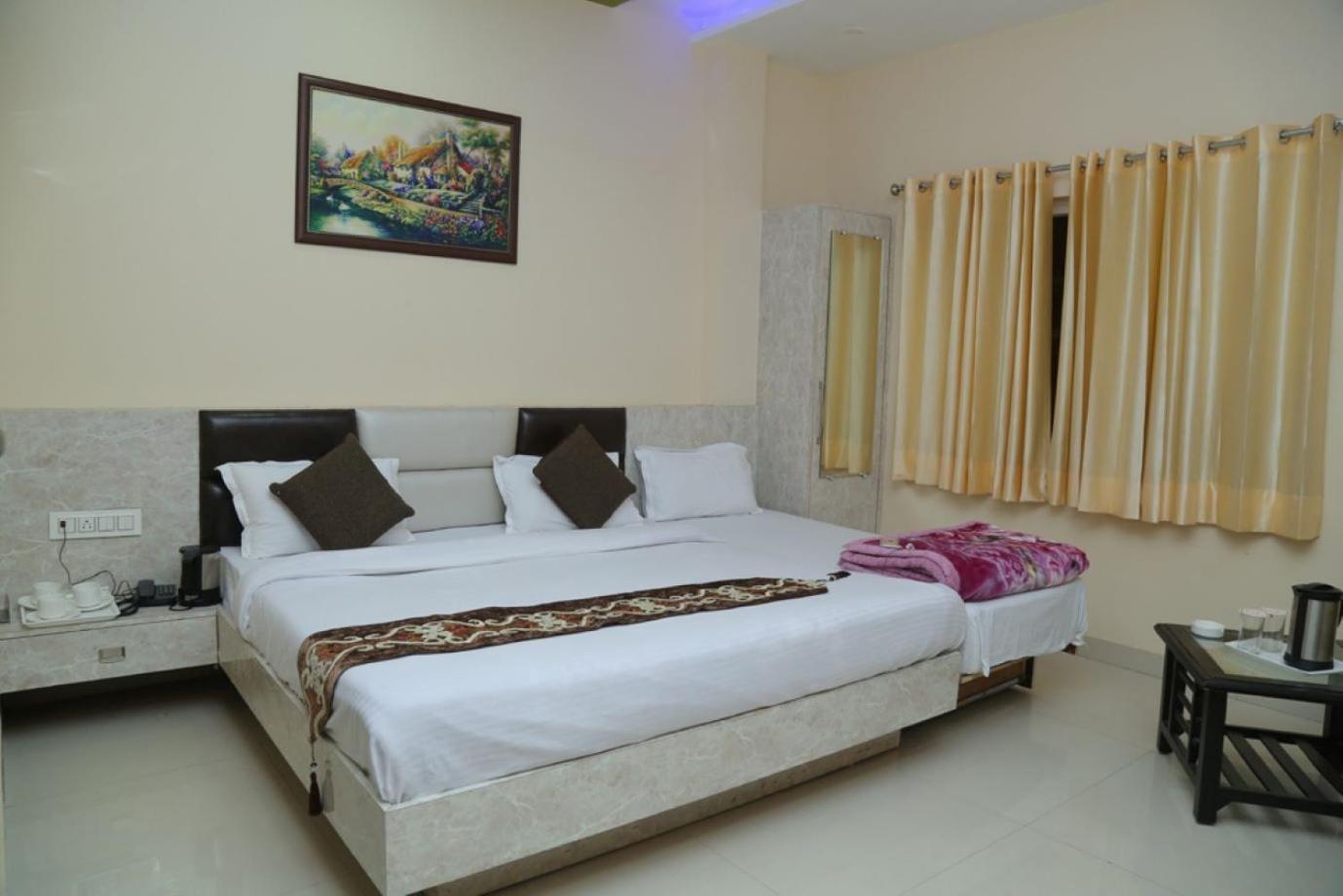 Hotel Golden Dreams Amritsar Ngoại thất bức ảnh